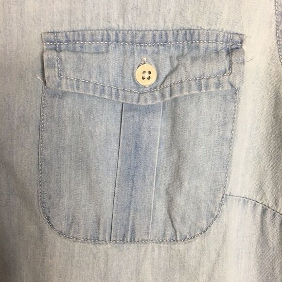 Lucy & Laurel Sz M washed denim chambray shirt Top - Picture 4 of 7